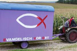 Am Samstag, den 6. Juli ist es endlich soweit, die evangelische Kirchengemeinde Grafrath  macht mit dem Bauwagen Halt auf der Wiese in Zankenhausen. Um 18.00 Uhr  wird mit einem open air Bauwagen-Gottesdienst zum Thema Schöpfung gestartet. 