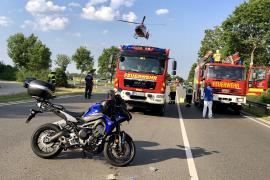 Am Donnerstagabend kam es auf der B 471 auf Höhe der Anschlussstelle Maisach zu einem Verkehrsunfall mit einem verletzten Motorradfahrer. Der 59jährige aus dem Bereich Augsburg erkannte ein bremsendes Fahrzeug zu spät und fuhr mit seinem Kraftrad Yamaha auf den Pkw Renault auf. 