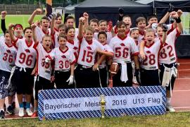 Die U13 der Fursty Razorbacks ist auch auf dem Feld Bayerischer Meister im Flagfootball. Nach dem Titelgewinn im Frühjahr in der Halle, setzten sich die jungen Amperstädter gegen die Grizzlies aus Ansbach und die Cowboys aus München im Finalturnier durch.