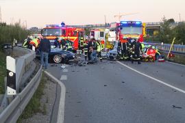 - Am Samstag, 21.09.19 gegen 18:30 Uhr kam es auf der B2 zu einem folgenschweren Verkehrsunfall. Im Bereich zwischen der Ausfahrt Germering-West und dem Tunnel bei Puchheim-Ort kollidierten insgesamt vier Fahrzeuge ineinander. Sieben Personen wurden zum Teil lebensgefährlich verletzt. Zur Klärung des Unfallhergangs wurde ein Gutachter hinzugezogen. Die B2 war daher bis ca. 00:30 Uhr vollständig gesperrt. 