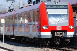 Sonntagmorgen gegen 02:15 Uhr gerieten am S-Bahnhaltepunkt Neugilching ein 21-jähriger und ein 28-jähriger Deutscher in Streit. Auslöser soll ein entwendetes Fahrrad gewesen sein. Aus der verbalen wurde eine körperliche Auseinandersetzung, die sich vom Bahnsteig in das Gleisbett verlagerte.