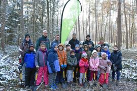 - 17 Schülerinnen und Schüler und ihre Lehrerin Stefanie Münster haben sich am vergangenen Dienstag an der Initiative „Zukunftswald“ beteiligt.