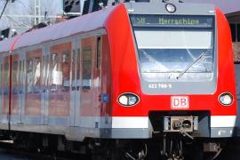 Am Abend des ersten Weihnachtsfeiertages besprühten, zwei als Weihnachtsmänner verkleidete Personen zwischen Herrsching und Steinebach eine S-Bahn innen und außen. Sachschaden rund 1000 Euro. 