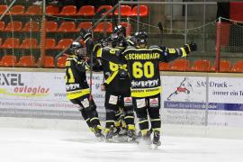 Gut 50 Germeringer Fans unterstützten ihr Team am vergangenen Samstagabend beim Rückspiel im Bayernkrug-Halbfinale in Inzell. Nach dem eindeutigen 13:0 Erfolg im Hinspiel, erwarteten die schwarz-gelben Anhänger einen ähnlich eindeutigen Spielverlauf. Doch weit gefehlt. 