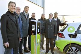 Die Stadtwerke Fürstenfeldbruck haben in Kooperation mit der Gemeindeverwaltung die erste Elektroladesäule in Mammendorf in Betrieb genommen. 