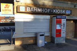 – Am Samstagmorgen brachen bislang unbekannte Täter in einen Bahnhofskiosk am S-Bahnhaltepunkt Harthaus  ein und entwendeten eine größere Menge Tabakwaren. Die Bundespolizeiinspektion München sucht nach Zeugen, die verdächtige Wahrnehmungen gemacht haben.