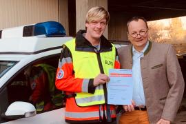 Der stellvertretende Leiter Rettungsdienst des Kreisverbandes Fürstenfeldbruck, Max Bolsinger, wurde durch den Kreisgeschäftsführer Rainer Bertram zum Einsatzleiter Rettungsdienst (ELRD) bestellt.