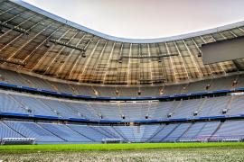 Vor kurzem haben wir noch über den FC Bayern in der Winterpause berichtet. Nun sind die ersten Spiele der Bundesliga-Rückrunde 2020 gespielt und der Rekordmeister steht schon wieder an der Tabellenspitze. Dabei lief die Hinrunde alles andere als nach Plan. Mit vier Punkten Rückstand gingen die Bayern nur als Dritter in die Winterpause. 