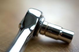 Autofahrer, die ein eigenes Fahrzeug besitzen,  wissen nur zu gut, dass früher oder später ein Reifenwechsel sowie kleinere Reparaturen anstehen. Wer das richtige Kfz-Zubehör stets griffbereit hat, der spart sich den einen oder anderen Besuch in der Kfz-Werkstatt. 