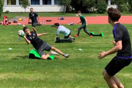 Seit 1. Juni kann die Rugby-Abteilung des 1. SC Gröbenzell das Heimtraining per Videokonferenz und die Solo-Trainingseinheiten oder Liegestütz-Wettbewerbe im Home-Office hinter sich lassen, weil die Beschränkungen zur Abwehr der Corona-Pandemie gelockert wurden. 