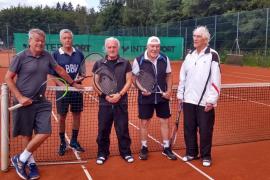 - Im allgemeinen Sportbericht würde es heißen: Sensationeller Erfolg der Tennis-Senioren des TC Fürstenfeldbruck über die Favoriten des 1860 München. Zum ersten Punktspiel der oberbayerischen Tennis-Bezirksliga mussten die Brucker TC-Tennis-Oldies bei den 60ern in München antreten. 