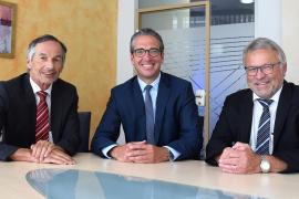 Der Nachfolger von Wolfgang Schneider als Vorstand bei der Raiffeisenbank Gilching eG heißt Jochen Beier. Der 46Jährige Familienvater wird künftig gleichberechtig mit Reinhold Coulon die Geschäfte führen. 