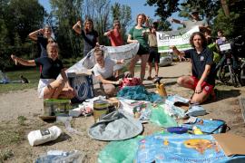 - An jedem sonnigen Tag paddeln derzeit hunderte von Menschen auf der Amper in Grafrath. Jeden Tag bleibt dann bei der Einstiegstelle in Grafrath viel Müll zurück, teilweise treibt er auch im Wasser. 