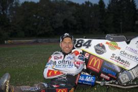 In der vergangenen Woche stieg Martin Smolinski erstmals seit Ende seiner Reha und der Absage des Speedway Grand Prix wieder aufs Bike und konnte erfreulicherweise von Fortschritten berichten. 