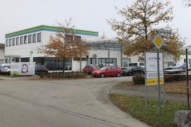 Die Germeringer Polizei war schon letzte Woche recht zuversichtlich, die spektakuläre Unfallflucht, die sich am 10.11.2020 in der Früh um 04.45 Uhr im Gilchinger Industriegebiet ereignet hatte,  noch aufklären zu können. 