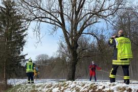 Am 20.01.2021, gegen 11.20 Uhr, wurde der Polizei von der Integrierten Leitstelle mitgeteilt, daß im Mühlbach hinter dem KOM Olching ein Pkw schwimmt. Dies wurde von einer Olchinger Polizeistreife bestätigt. 