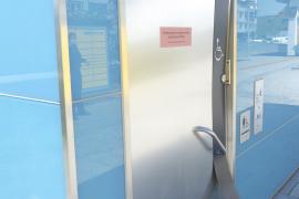  Germering - Eine besonders niederträchtige Form von gemeinschädlicher Sachbeschädigung bzw. von Vandalismus ereignete sich in der Nacht von vergangenem Montag auf Dienstag. Hierbei ließen bislang unbekannte Rowdies ihren Aggressionen zum Nachteil einer erst im letzten Jahr in Betrieb genommenen Behindertentoilette am Germeringer Bahnhofsplatz freien Lauf. 