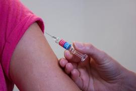 Der Freistaat Bayern hat den Impfzentren der Landkreise für diese Woche kurzfristig mehrere tausend Impfdosen zur Verfügung gestellt. Der Impfstoff soll jetzt natürlich schnell verimpft werden! 