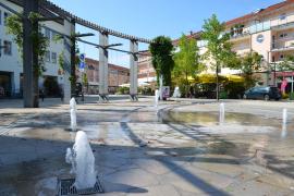 Der Springbrunnen am Marktplatz Gilching geht wieder in Betrieb. Die umfangreichen Renovierungs- und Reinigungsarbeiten werden in der kommenden Woche abgeschlossen. 