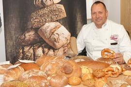 „Über unser Bäckerhandwerk brauchen wir uns im Landkreis keine allzu großen Sorgen machen“, sagte der Obermeister der Bäckerinnung, Werner Nau, am Rande der jährlichen Brotprüfung in der Kreishandwerkerschaft. 
