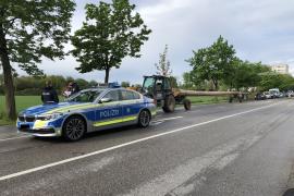 Am vergangenen Samstag, den 15.05.2021 setzte sich in aller Früh von der Holzhausenerstraße in Fürstenfeldbruck ein gut 40 Meter langes Gespann mit dem zukünftigen Maibaum des Burschenvereins Obermenzing in Richtung München. 