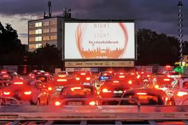 Es ist soweit – das Autokino Fürstenfeldbruck kommt zurück und öffnet am 20. Mai 2021 seine  Pforten. Vor fast genau einem Jahr machte das Lichtspielhaus aus der Not eine Tugend und tat sich  mit Tom Blum, dem Veranstalter des Fürstenfelder Kinosommers zusammen, um den Menschen  wieder etwas Kultur und Zerstreuung in Zeiten der Pandemie bieten zu können: das Autokino  Fürstenfeldbruck war geboren. 