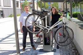 Die Gemeinde Gilching hat für die Reparatur kleinerer Pannen zwei Fahrrad Service- und  Reparaturstationen eingerichtet. Eine Station befindet sich direkt vor dem Rathaus/Gemeindebücherei und die andere am Werson Haus in der Römerstraße. 