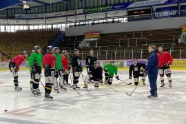 - Nach fast einjähriger Eishockeypause darf das Seniorenteam der Wanderers Germering endlich wieder die Schlittschuhe schnüren. Eine lange Zeit für den Verein ohne packende Spiele, intensive Zweikämpfe, ungehaltene Torjubel und all die Emotionen, die den Sport aus- und einzigartig machen. 