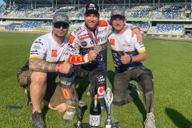 Fulminanter Sieg und im Rückreisegepäck eine Silbermedaille für Martin Smolinski (Foto: Mitte) beim letzten Speedway-Finalrennen zur Langbahnweltmeisterschaft! 