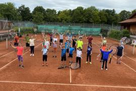 Nach den beiden Tenniscamps zu Beginn der Sommerferien bietet die Tennisschule des TC Puchheim auf ihrer Anlage in der Bürgermeister-Ertl-Str. 3 in der letzten Woche der Sommerferien vom 6. bis 10. September ein weiteres Tenniscamp für Kinder und Jugendliche an. 