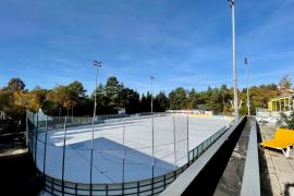 Ab Samstag, den 30. Oktober beginnt die Wintersaison 2021 im Eisstadion der AmperOase. Zurzeit wird die Eisfläche für den Betrieb vorbereitet und fertiggestellt.