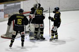 Bei eisigen Temperaturen knapp unter dem Gefrierpunkt war Schwarz-Gelb am Heiligdreikönigstag zu Gast beim ERC Lechbruck.