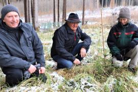 - in Zeiten von starken Stürmen und steigender Trockenheit gewinnt der Waldumbau und die Waldpflege immer mehr an Bedeutung.