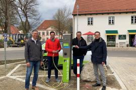In Kooperation mit den Stadtwerken Fürstenfeldbruck hat die Gemeinde Türkenfeld die erste Elektroladesäule im Ort installiert. Am 27. April nahmen Emanuel Staffler, Bürgermeister von Türkenfeld, Stadtwerke Vertriebsleiter Andreas Wohlmann sowie die Gemeinderäte Michael Drexl und Jürgen Brix diese in Betrieb. 