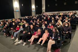 Kinobetreiber Markus Eisele und die IG Lichtspielhaus haben Ende April Kinder aus der Ukraine mit ihren Begleitpersonen zweimal zu einem Kinofilm mit freiem Eintritt eingeladen.