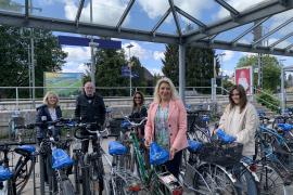 Auf dem Foto von links: Petra Tech (Standortförderung), Thomas Wieser (Umweltamt), Jasmin Seeholzer (Stadtmarketing), Zweite Bürgermeisterin Manuela Kreuzmair sowie Marlies Ströbl (Stadtmarketing).