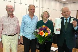 – Mit Ausscheiden von Rudolf Ulrich als Vorsitzender des Vereins Fluglärm geht eine Ära zu Ende. Der heute 83Jährige hat die Interessen des Vereins seit nunmehr gut 15 Jahren vertreten. Seinem Nachfolger Dr. Michael Rappenglück gab er mit auf den Weg: „Bleiben Sie dran, damit unsere Mühen bisher nicht umsonst waren.“    