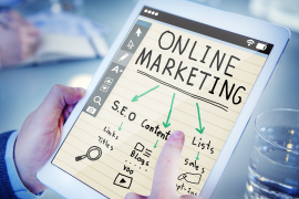 Das Online-Marketing ist ein Mittel, um Kundschaft auf die eigenen Dienste aufmerksam zu machen: Definition, Bedeutung und Vorteile von Online-Marketing. 