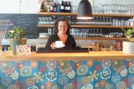 Oh, là, là: das hört und sieht sich gut an! Das Café Bella Martha in Marthashofen hat wieder geöffnet, mit seiner neuen Pächterin Mona Ragheb 