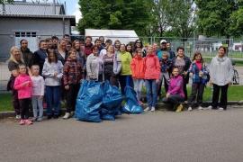 Am Samstag den 28. Mai haben etwa 40 in Eichenau lebende ukrainische Flüchtlinge, ein Ramadama in Eichenau veranstaltet, um sich bei der Gemeinde und ihren Bürgern für die Unterstützung und Hilfestellung zu bedanken.