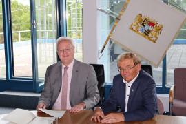 Hans Friedl und sein Landtagskollege Bernhard Pohl statten kürzlich einen Besuch bei der Offiziersschule der Luftwaffe auf dem Fliegerhorst in Fürstenfeldbruck ab. 