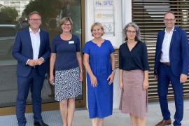 Zusammen mit dem Vorsitzenden des Gesundheitsausschusses im Bayerischen Landtag Bernhard Seidenath und Bezirksrätin Gaby Off-Nesselhauf hat der Abgeordnete für den Stimmkreis Fürstenfeldbruck-Ost Benjamin Miskowitsch (alle CSU) das Hospiz in Germering besucht. 