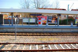 In der Nacht von Mittwoch auf Donnerstag leistete ein 19- Jähriger Widerstand gegen Polizisten am Bahnhof Gilching, nachdem er zuvor in einer S8 Reisende schlug. 