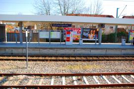 In der Nacht von Mittwoch auf Donnerstag leistete ein 19- Jähriger Widerstand gegen Polizisten am Bahnhof Gilching, nachdem er zuvor in einer S8 Reisende schlug. 