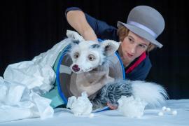 „Lichtgestöber – Schneegefunkel“ . das Theater Miamou, Berlin, gastiert in der Stadtbibliothek Aumühle