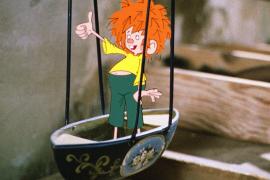 Wer kennt ihn nicht? Den frechen, aber liebenswerten Kobold Pumuckl, der in der Schreinerwerkstatt von Meister Eder so manchen Schabernack trieb und dort alles auf den Kopf stellte? 