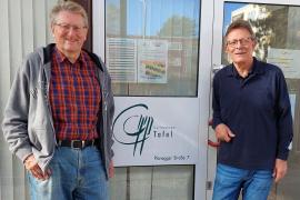 Bereits seit Anfang Oktober steht die Germeringer Tafel unter neuer Leitung. Mit Reinhard Wilhelm (Foto l.) und Wolfgang Winter (Foto r.) hat sich ein tatkräftiges Team gefunden, das in Zukunft die vielfältigen Aufgabenbereiche der Tafel betreuen wird. In den Monaten davor unterstützten beide den bisherigen Leiter Jürgen Quest, um die Tafel von Grund auf kennenzulernen.