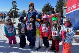 Coach Elena Nusser mit Talentkids in Westendorf.