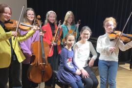 Die Stimmung war heiter. Trafen sich doch die heimischen Preisträger vom diesjährigen Regionalwettbewerb „Jugend musiziert“, um in der Musikschule Gilching für ein gemeinsames Foto zu posieren. Einhellige Meinung: Musizieren macht riesig Spaß, auch wenn beruflich andere Ziele angepeilt werden.