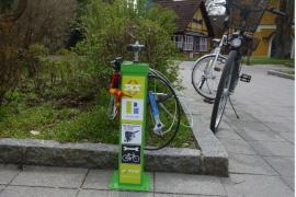 - Die drei Fahrrad-Reparaturstationen der Stadt Puchheim waren über den Winter im Bauhof eingelagert. Pünktlich zum Frühlingsanfang wurden die Stationen wieder an den gewohnten Stellen an der Bahnhof-Nord- und Südseite sowie an der Alten Bahnhofstraße in Puchheim-Ort aufgebaut.